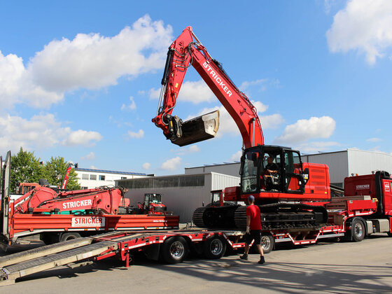 Stricker Gruppe Transporte Bagger